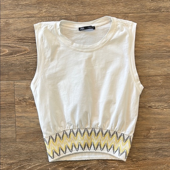 Zara Women’s Medium Tank Top with Black and Yellow Embroidery - Rare in US - Picture 2 of 11